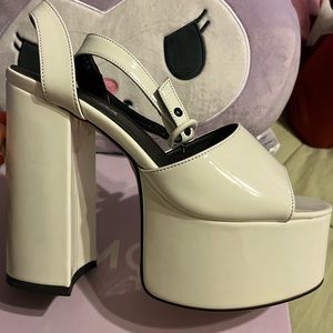 La moda white platform heels